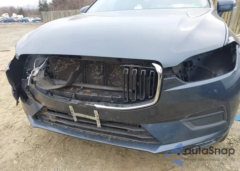 2021 Volvo Xc60 T5 Momentum z USA, uszkodzony, nr VIN YV4102RK6M1861653